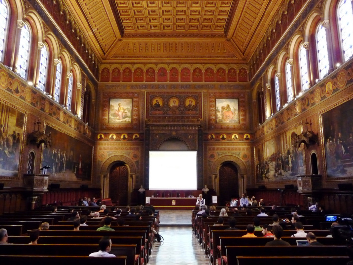 University of Barcelona hall by Martin Dougiamas/Flickr. Licensed under CC BY 2.0